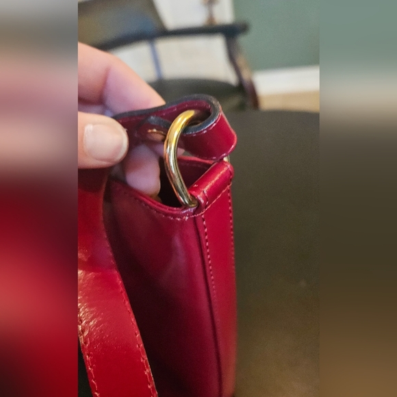 VINTAGE CRISTIAN Italian Cherry Red Genuine Leather shoulder bag. - Picture 8 of 14